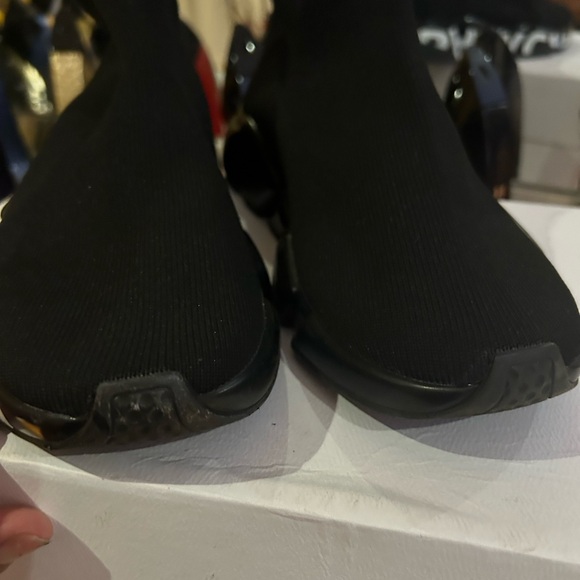 CLOSET CLEANING - Graffiti Trainers - Made in China! Fits like an 8.5. - Picture 4 of 6